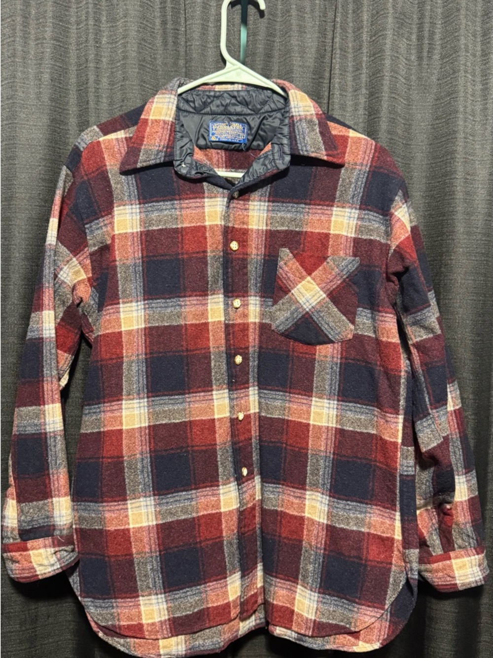 ✨Vintage✨ Pendleton Blue Gold Woven Brand Label on Burgundy Plaid Wool